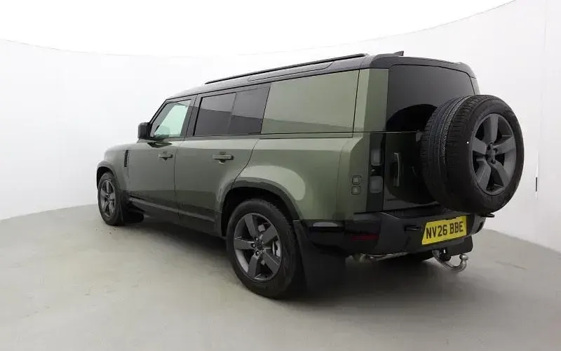 New Land Rover Defender HSE Dynamic 349 HP (256 kW) 2025 Green SUV