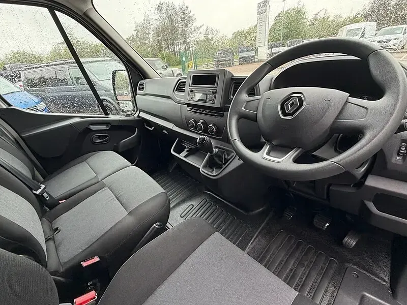 Used Renault Master Business 135 HP (99 kW) 2023 Grey MPV