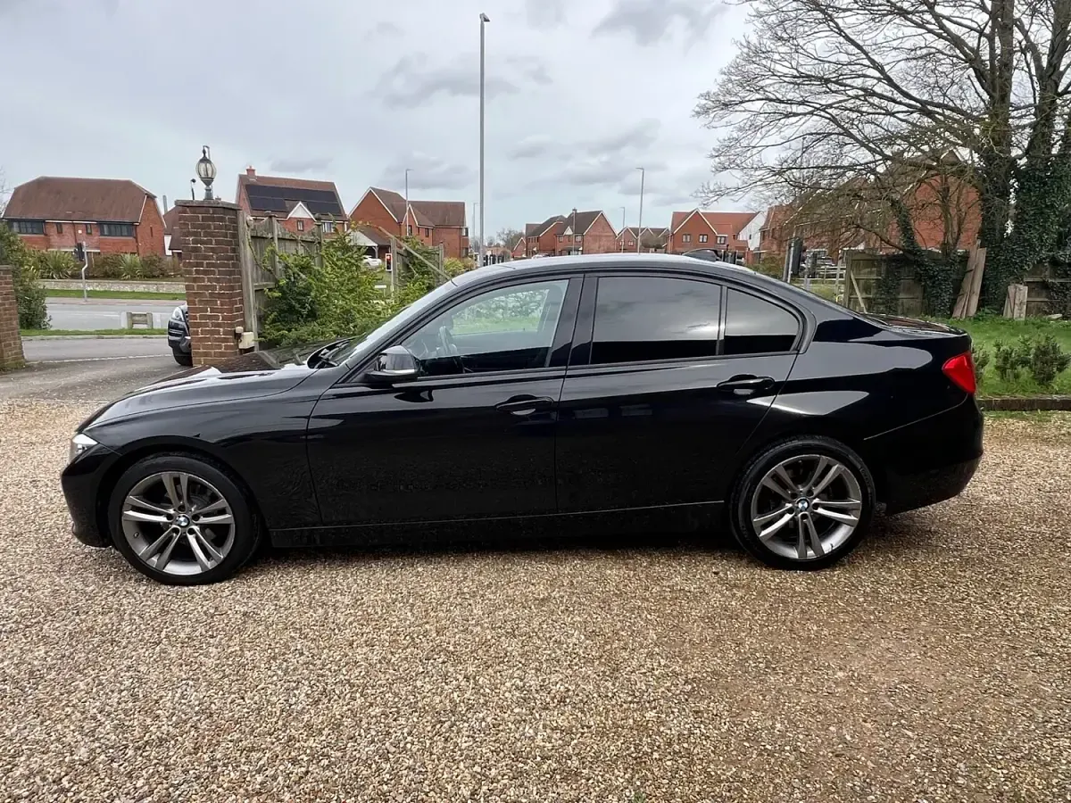 Used BMW 318 Sport Line 2015 Black Sedan