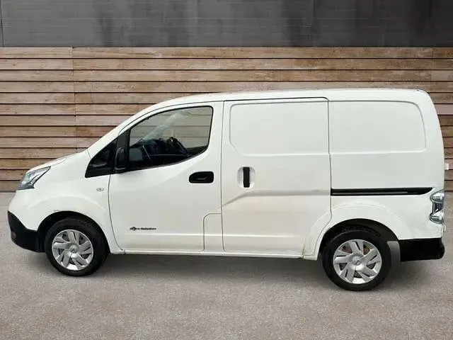 Used Nissan e-NV200 Acenta 24 kW (33 HP) 2016 White MPV