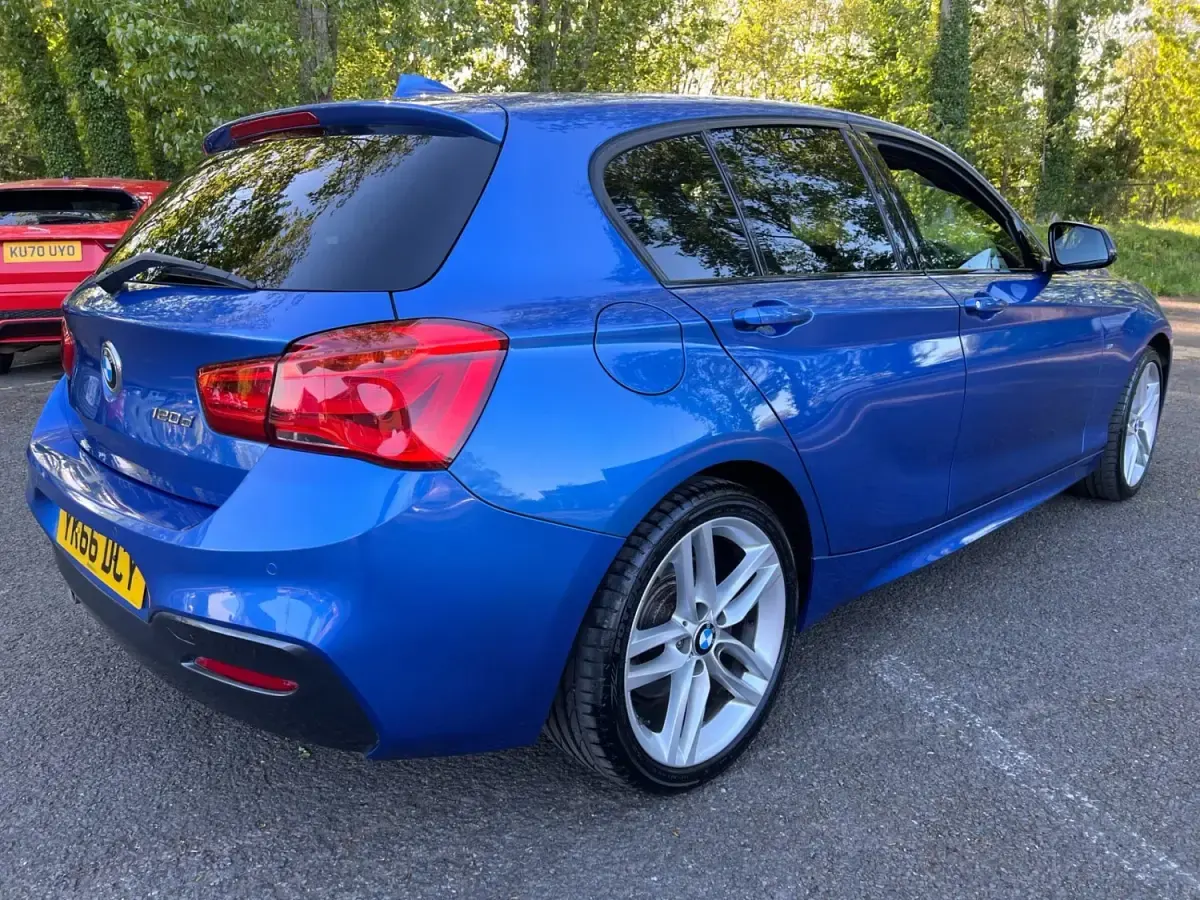 Begagnad BMW 120 M Sport 2016 Blå Halvkombi