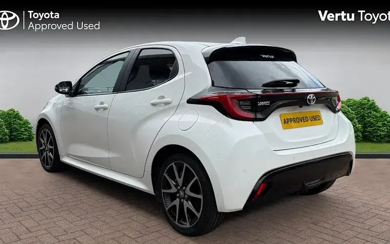 Used Toyota Yaris 116 HP (85 kW) 2021 White Hatchback