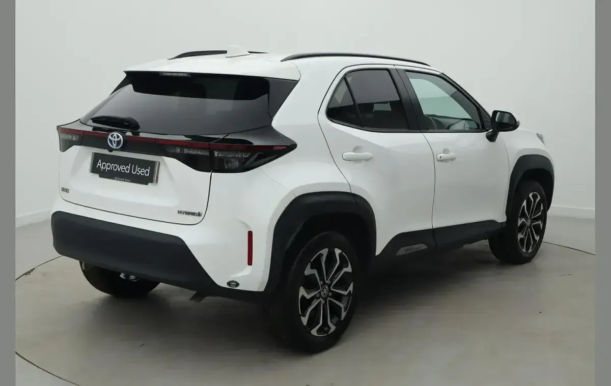 Used Toyota Yaris Cross Design 113 HP (83 kW) 2024 White SUV