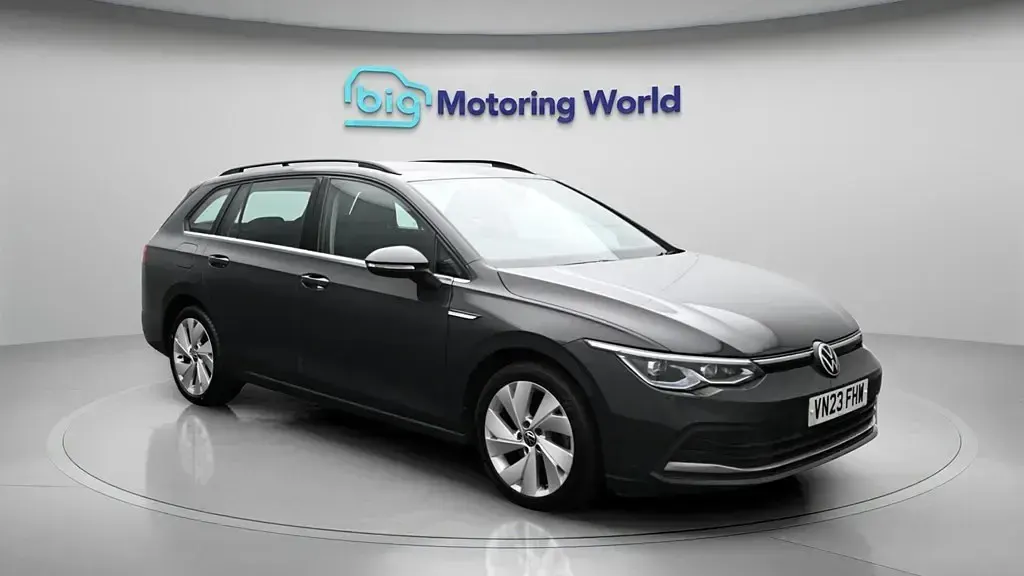 Second-hand VW Golf VIII Style 150 CP (110 kW) 2023 Gri Break