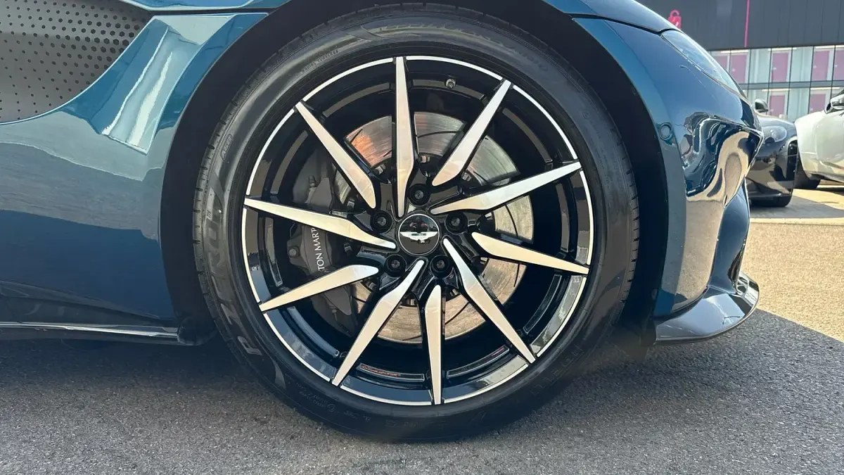 Used Aston Martin Vantage 510 HP (375 kW) 2019 Blue Coupe