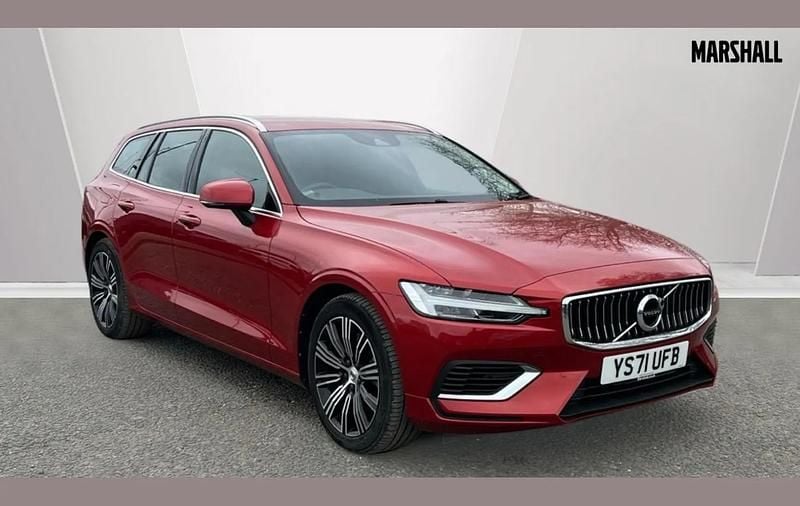 Used Volvo V60 Inscription 350 HP (257 kW) 2022 Red Estate