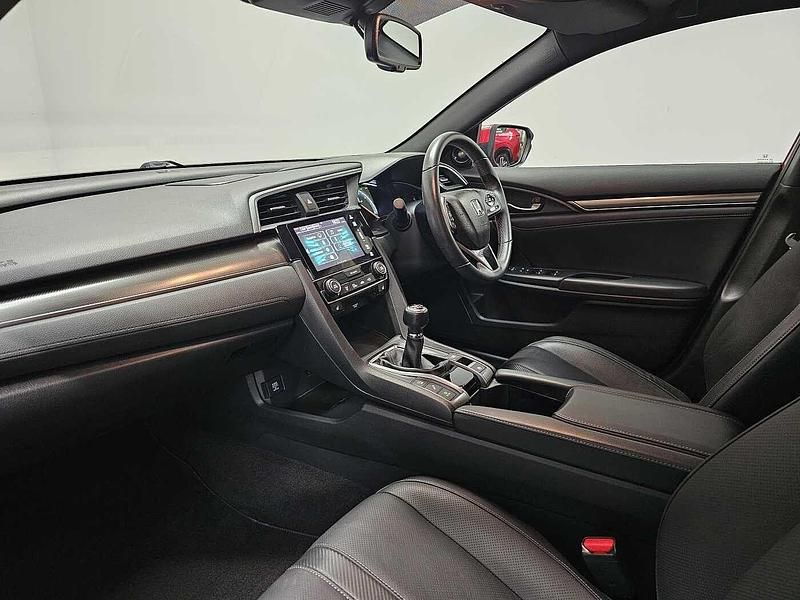 Begagnad Honda Civic EX 129 HK (94 kW) 2018 Röd Halvkombi