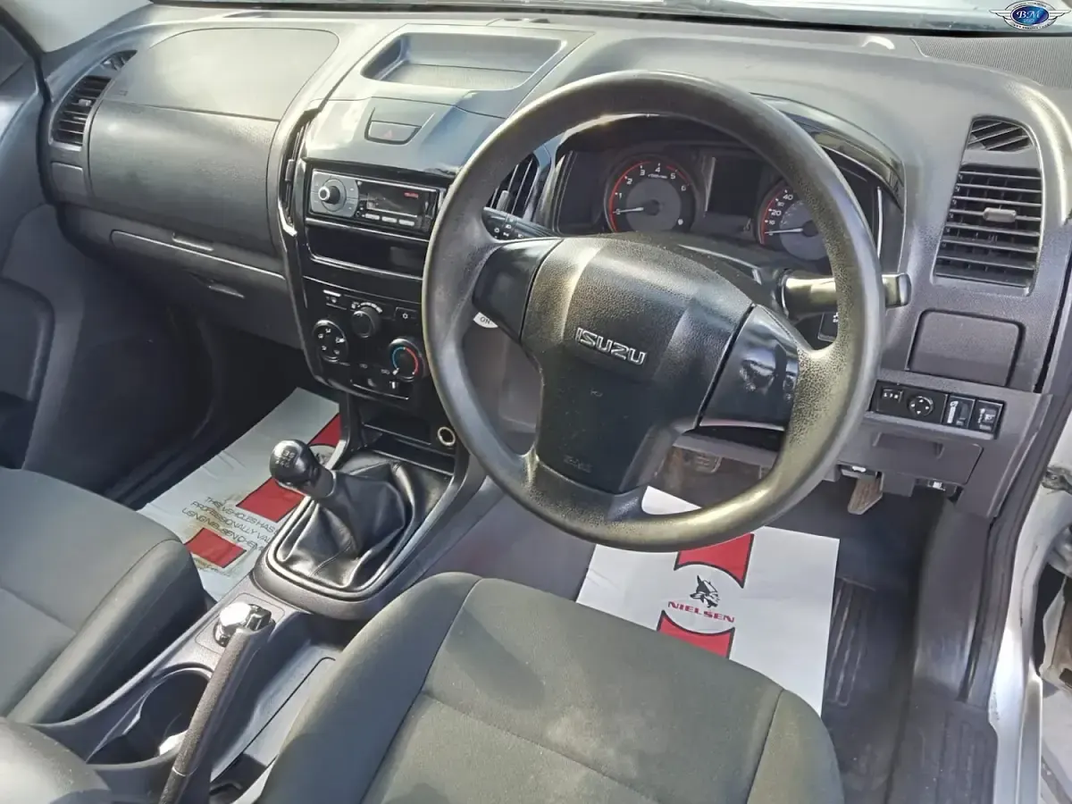 Used Isuzu D-Max 164 HP (120 kW) 2019 Silver Pickup