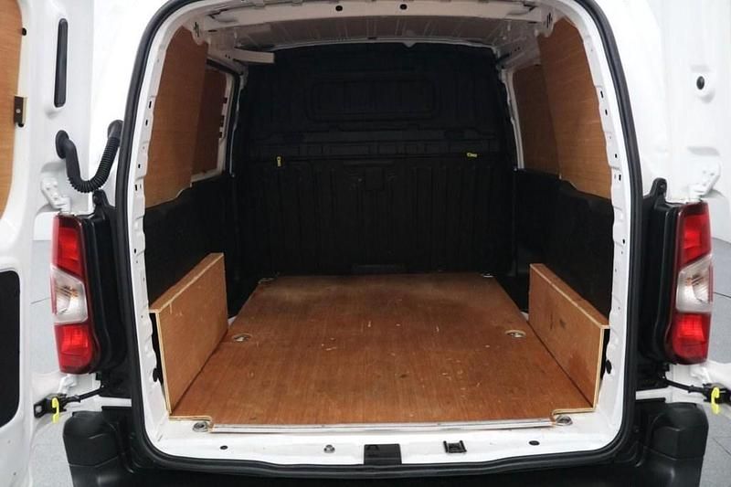 Used Peugeot Partner 100 HP (73 kW) 2022 White MPV