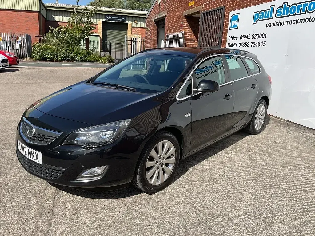 Used Vauxhall Astra S 130 HP (95 kW) 2012 Black Estate