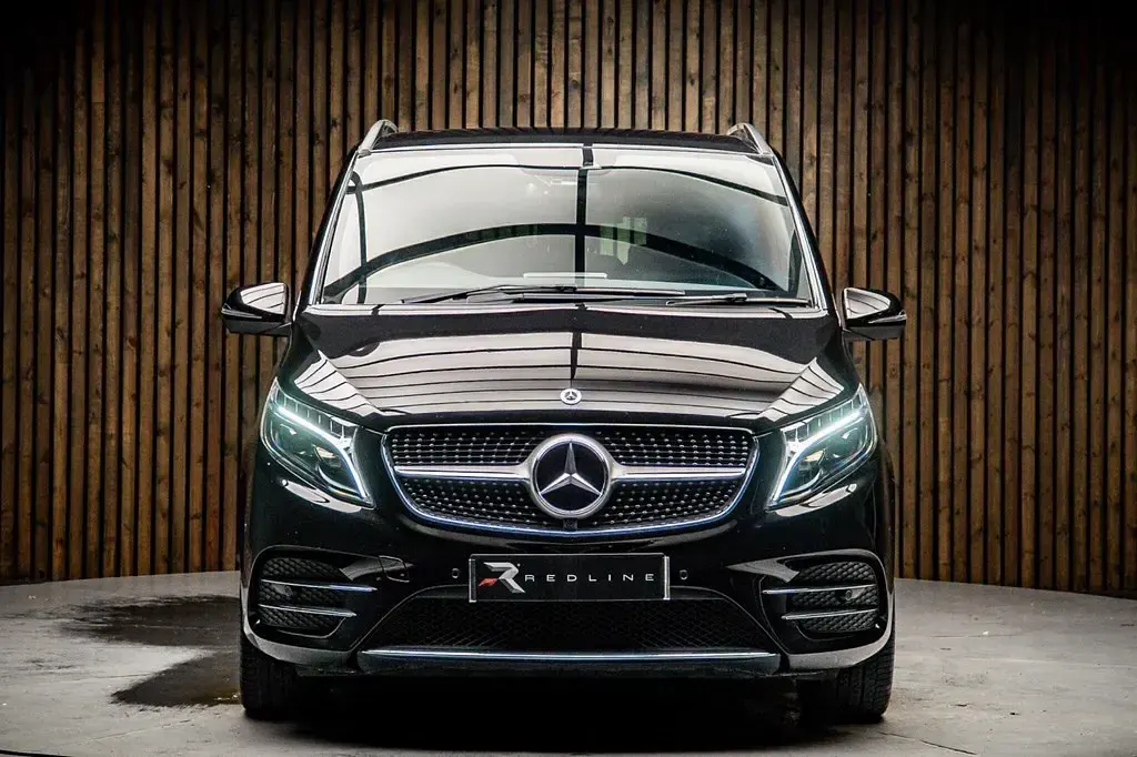 Usado Mercedes V220 AMG line 163 HP (119 kW) 2022 Preto Monovolume