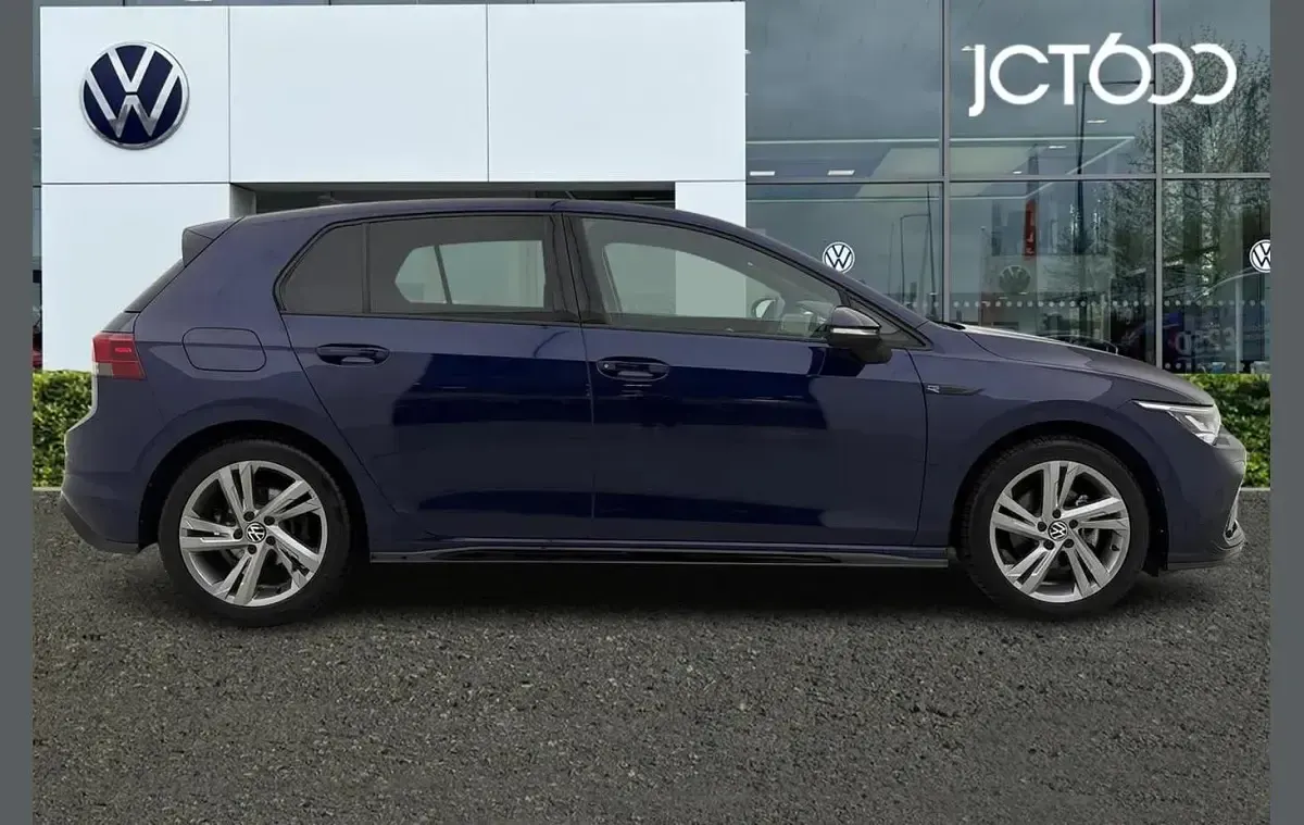 Used VW Golf VIII R-line 150 HP (110 kW) 2023 Blue Hatchback