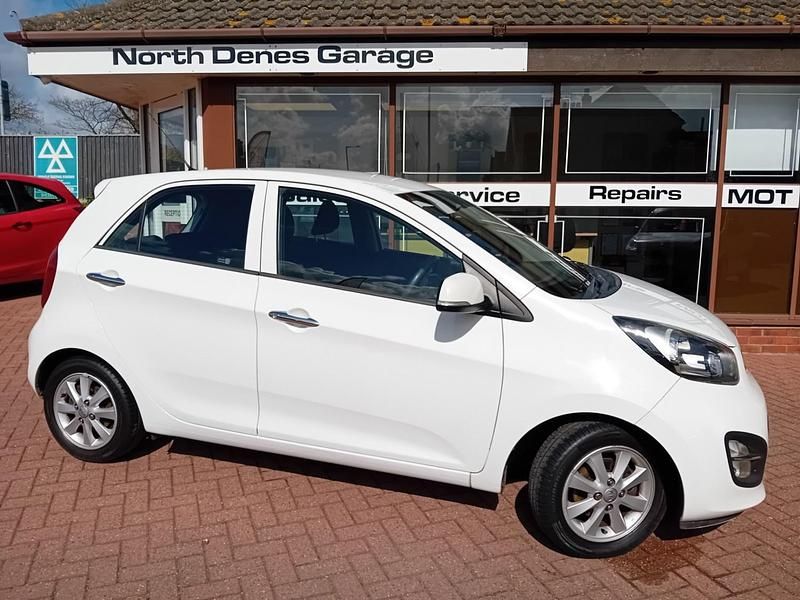 Used Kia Picanto 2011 White Hatchback
