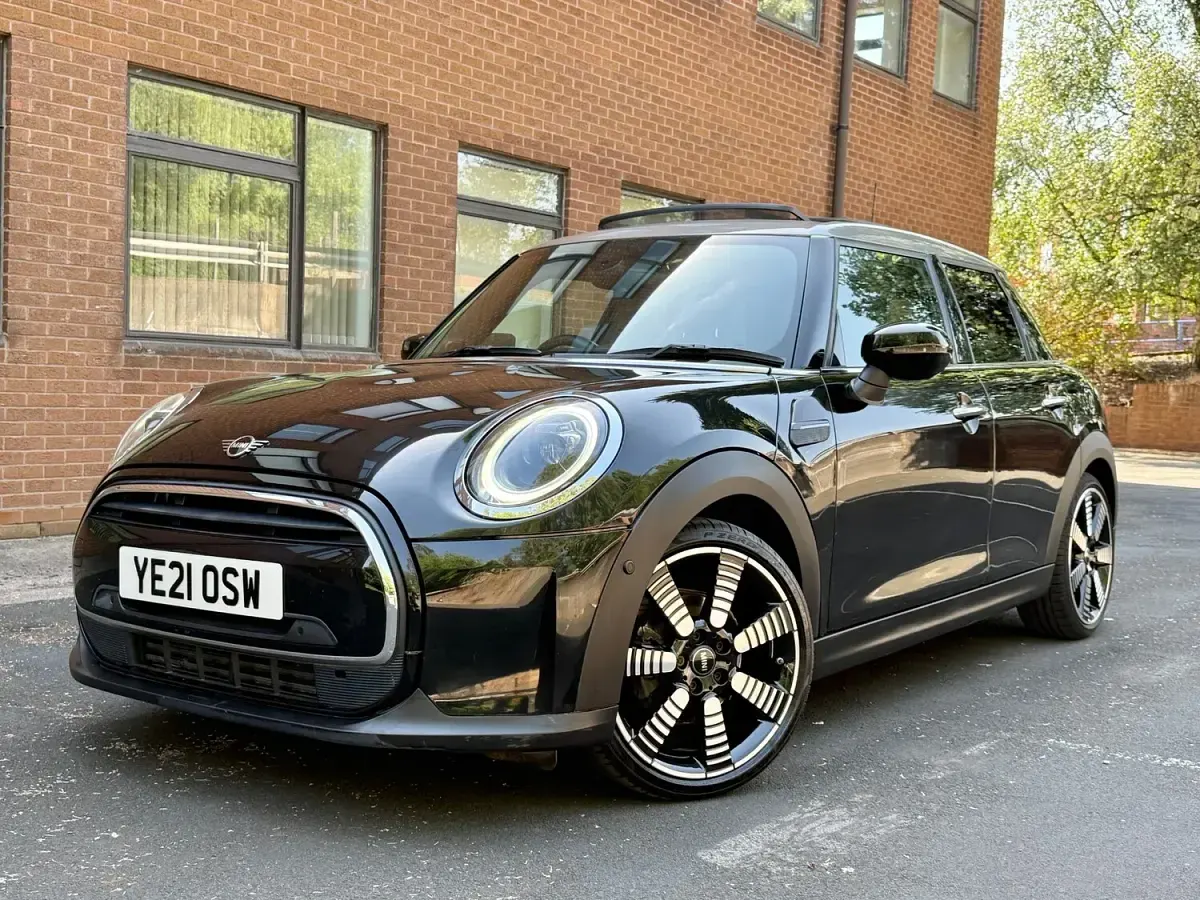 Used Mini Cooper Exclusive 136 HP (100 kW) 2021 Black Hatchback
