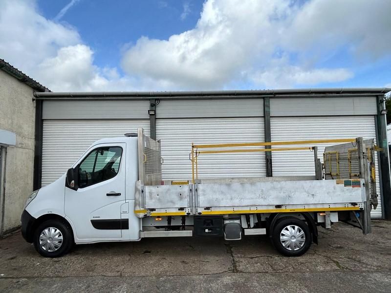 Used Vauxhall Movano 130 HP (95 kW) 2018 White MPV