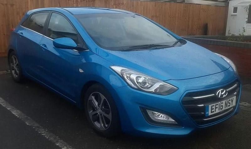 Used Hyundai i30 SE 120 HP (88 kW) 2016 Blue Hatchback