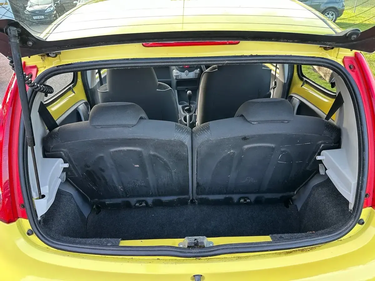 Used Peugeot 107 68 HP (50 kW) 2010 Yellow Hatchback