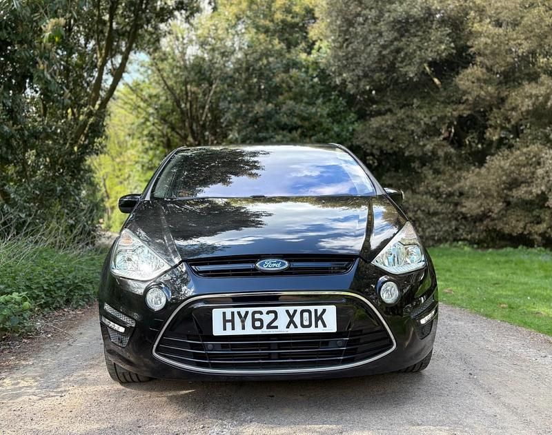 Used Ford S-MAX Titanium 140 HP (102 kW) 2012 Black MPV