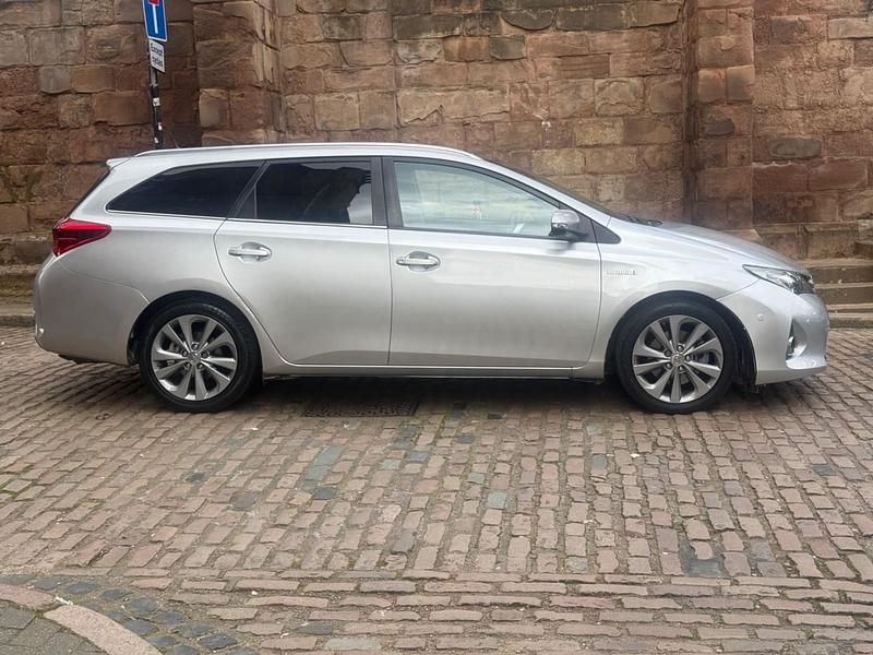 Used Toyota Auris Hybrid 2015 Silver Estate