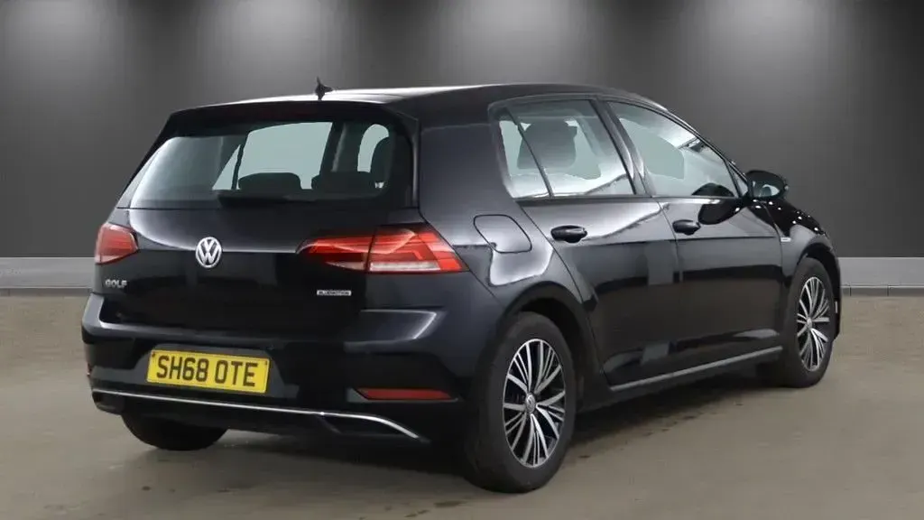 Used VW Golf VII SE 130 HP (95 kW) 2018 Black Hatchback