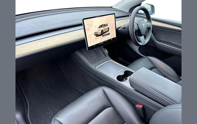 Used Tesla Model Y Performance 392 kW (534 HP) 2023 White SUV