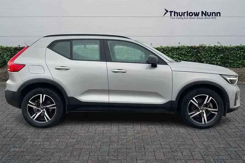 Second-hand Volvo XC40 Plus 163 CP (119 kW) 2023 Argintiu SUV