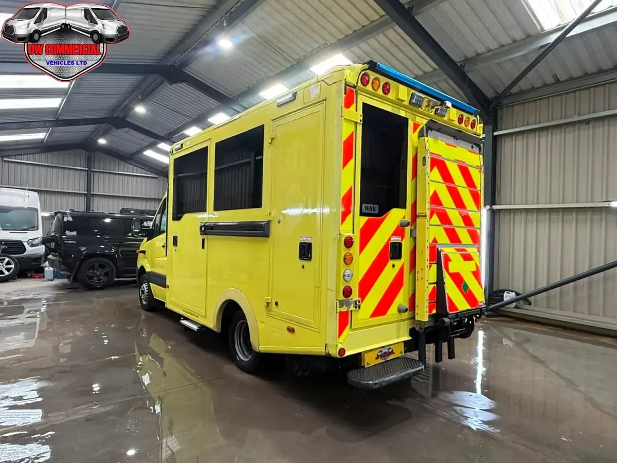 Used Mercedes Sprinter 190 HP (139 kW) 2018 Yellow Van