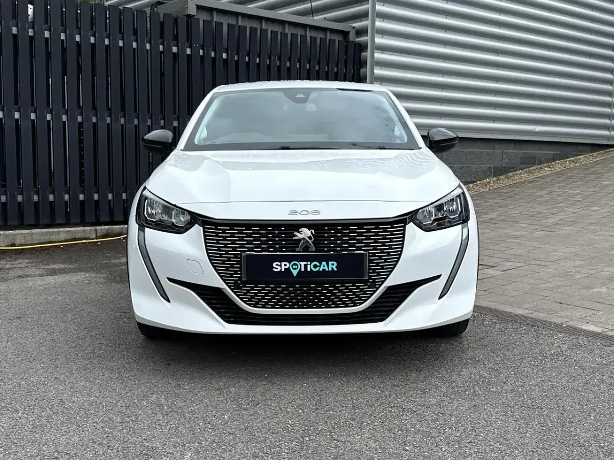 Used Peugeot e-208 Allure+ 100 kW (136 HP) 2023 White Hatchback