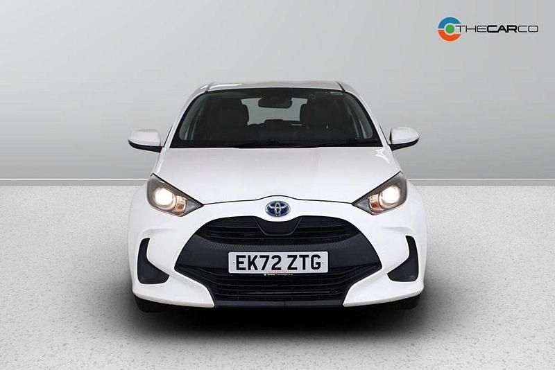 Used Toyota Yaris Hybrid 116 HP (85 kW) 2022 White Hatchback