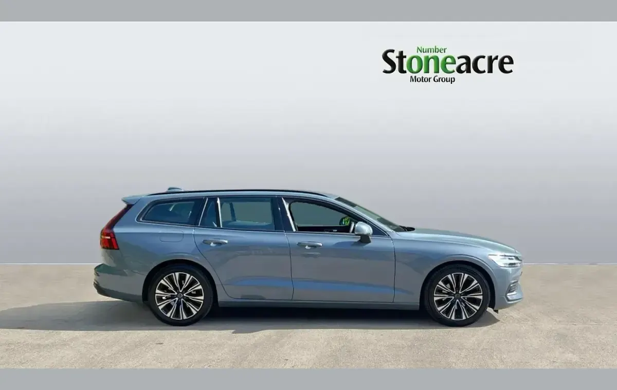 Usado Volvo V60 Core 161 CV (118 kW) 2022 Gris Familiar