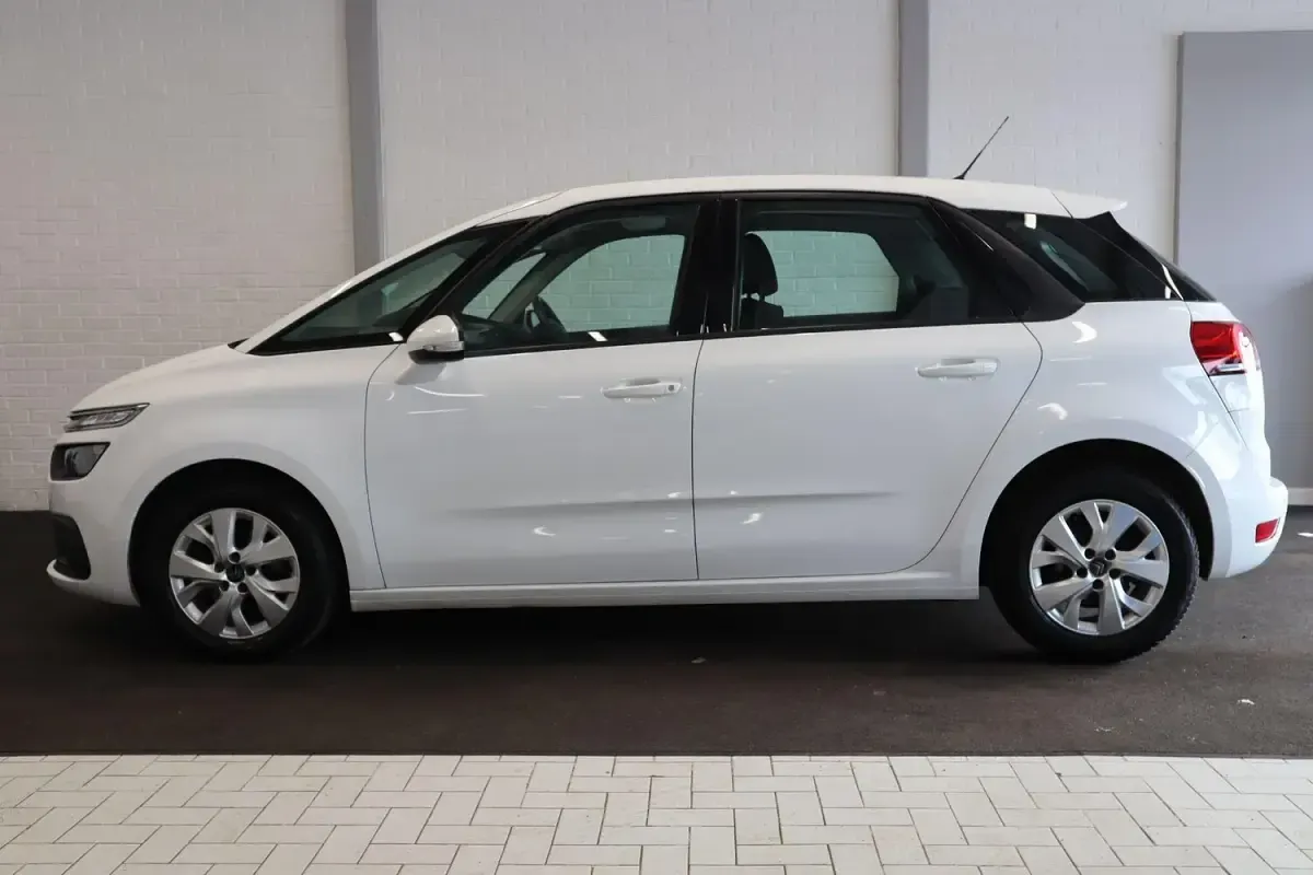 Used Citroën C4 PureTech 2019 White MPV