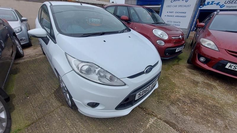 White Used 2010 Ford Fiesta Zetec Hatchback | £2,990 (Fair price) - Image 1/4