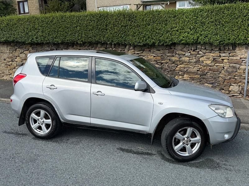 Silver Used 2006 Toyota RAV4 | £3,195 (Fair price) - Image 1/4
