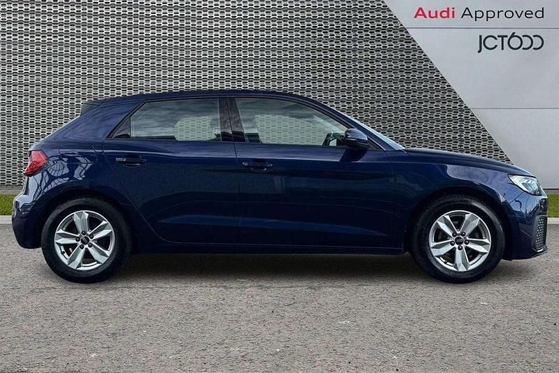 Käytetty Audi A1 Design 94 HP (69 kW) 2022 Sininen Katumaasturi