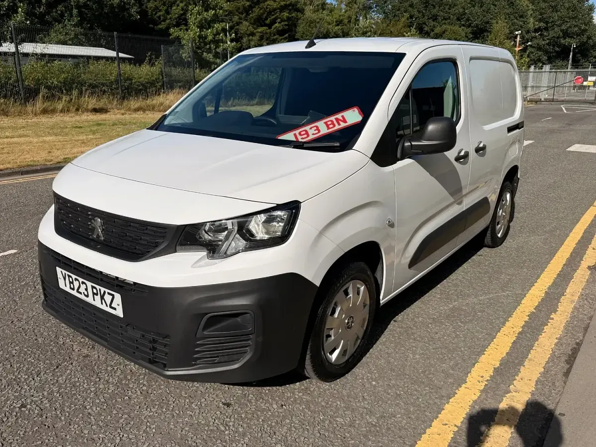 Used Peugeot Partner Premium 131 HP (96 kW) 2023 White MPV