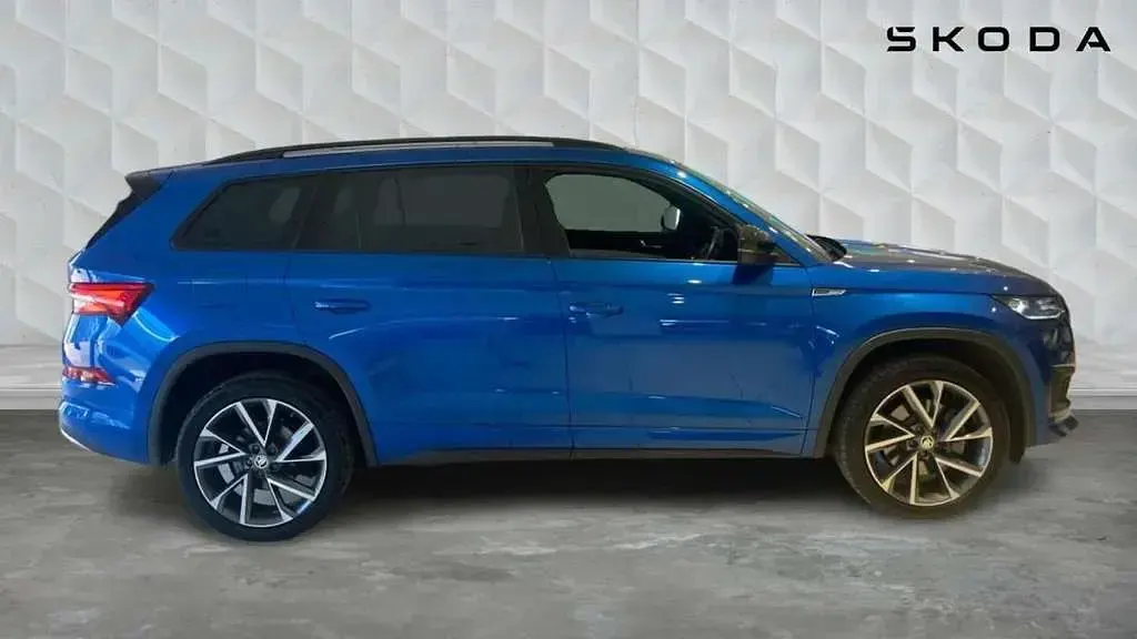 Used Skoda Kodiaq SportLine 196 HP (144 kW) 2023 Race blue metallic SUV
