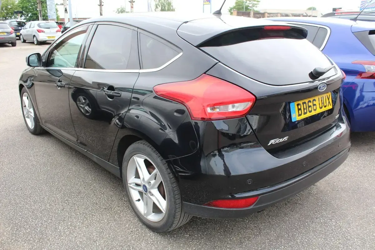 Used Ford Focus Titanium 125 HP (91 kW) 2016 Black Hatchback
