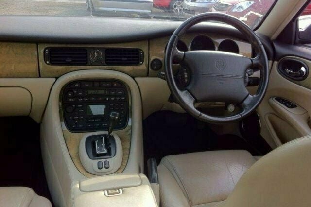 Used Jaguar XJ8 240 HP (176 kW) 2000 Sedan