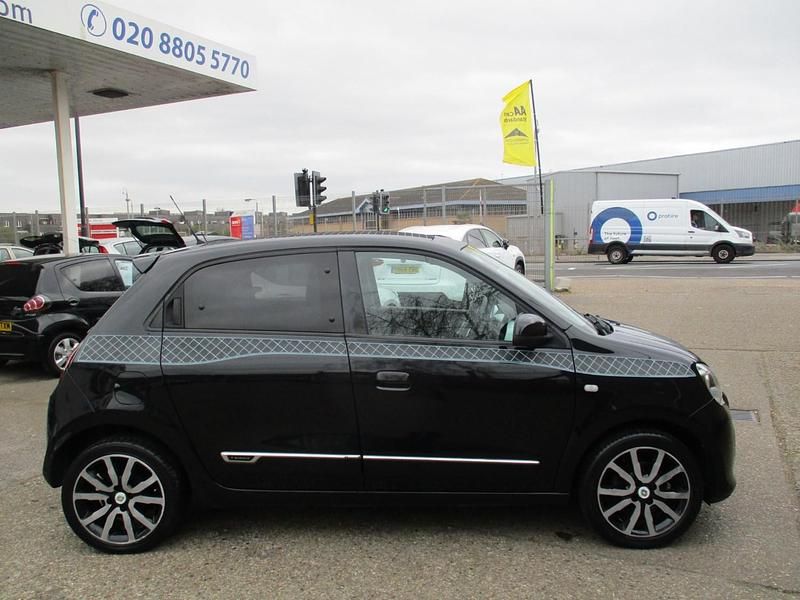 Used Renault Twingo Iconic 90 HP (66 kW) 2017 Black Hatchback