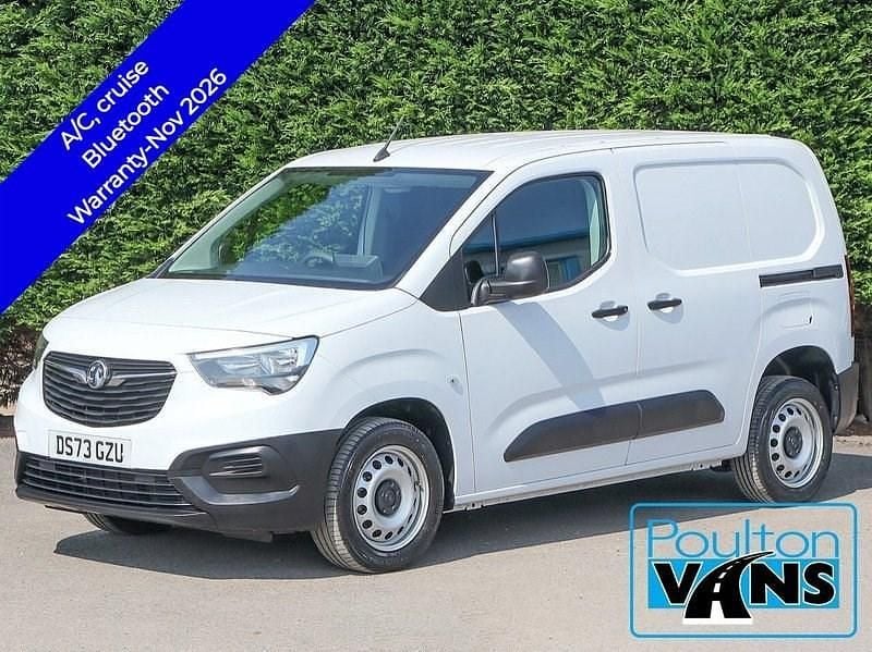 White Used 2023 Vauxhall Combo MPV | £11,650 (Good price) - Image 1/3