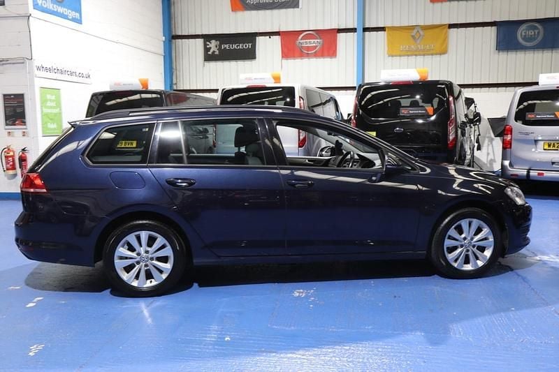 Used VW Golf VII SE 125 HP (91 kW) 2016 Blue Estate