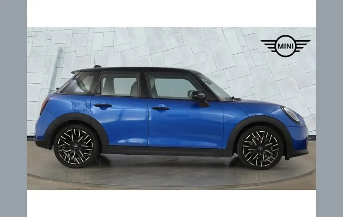 Used Mini Cooper Exclusive 113 kW (154 HP) 2026 Blue Hatchback