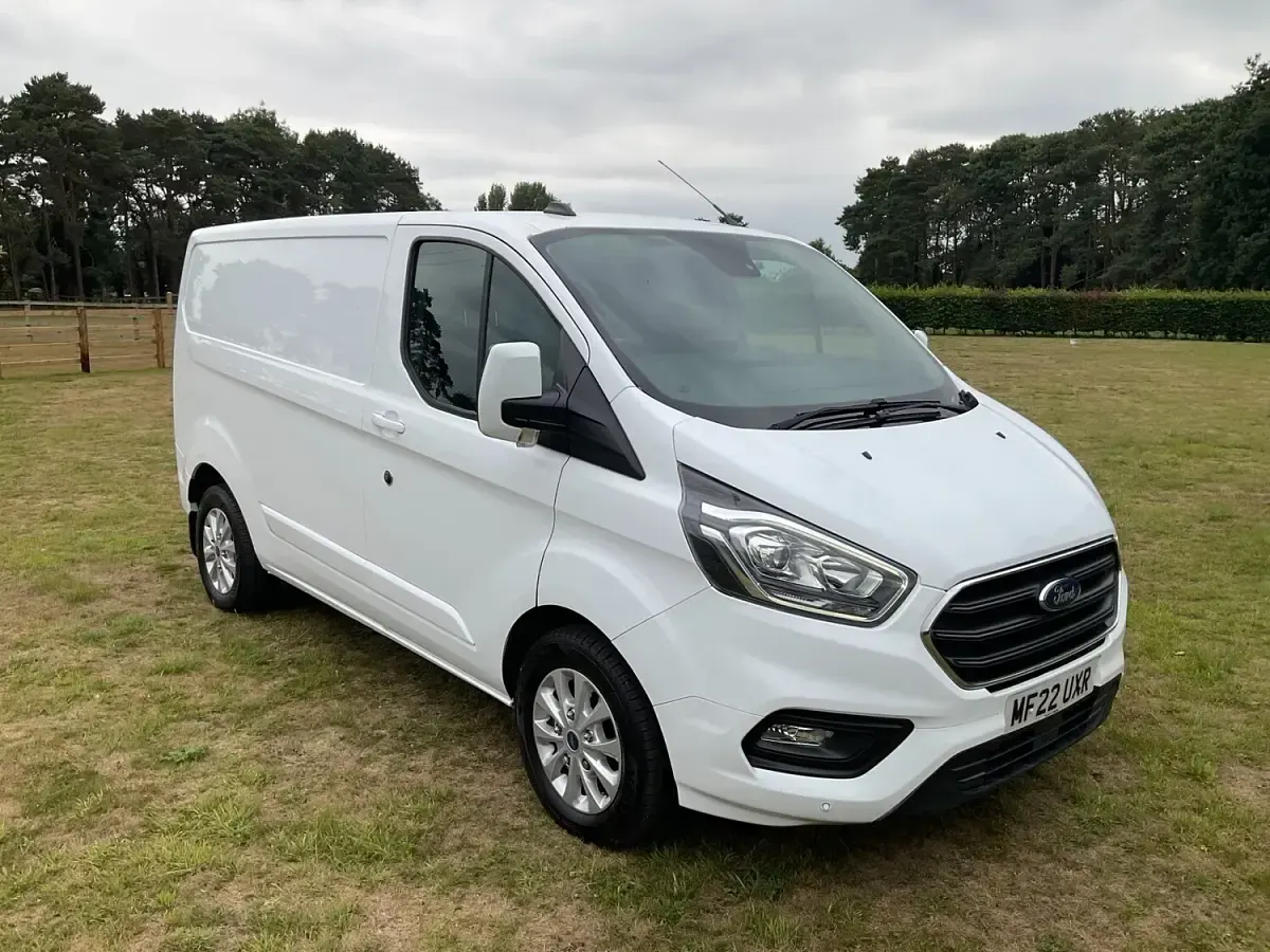 Used Ford Transit Custom Limited 130 HP (95 kW) 2022 White Van