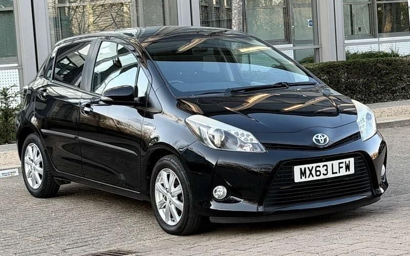 Używany Toyota Yaris Hybrid T4 101 KM (74 kW) 2013 Hatchback