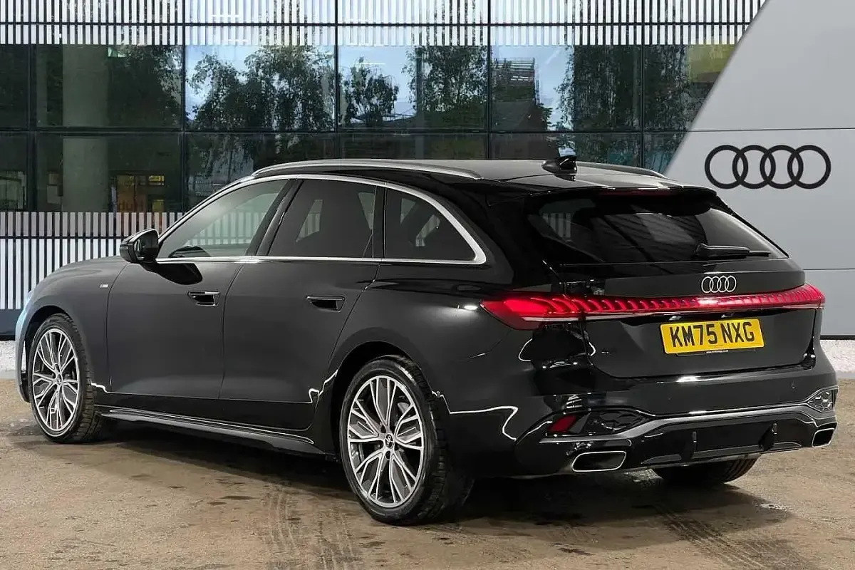 Begagnad Audi A5 S-Line 204 HK (150 kW) 2025 Svart Kombi