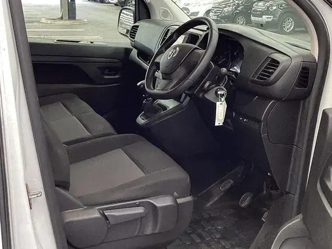 Used Vauxhall Vivaro 100 HP (73 kW) 2023 White MPV
