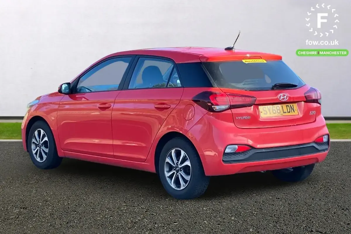 Begagnad Hyundai i20 SE 84 HK (61 kW) 2018 Röd Halvkombi