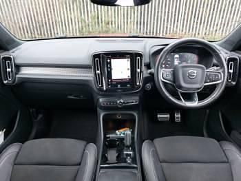 Used Volvo XC40 R-Design 163 HP (119 kW) 2020 Red SUV