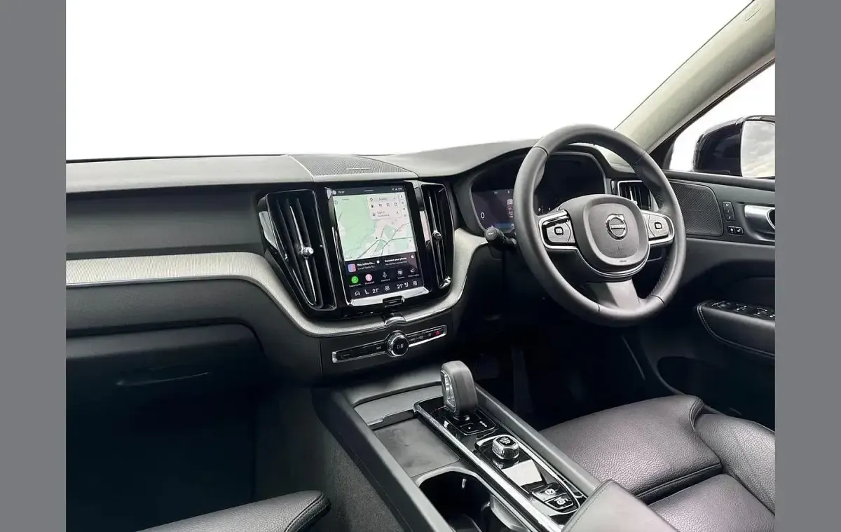 Used Volvo XC60 Plus 247 HP (181 kW) 2024 Blue SUV