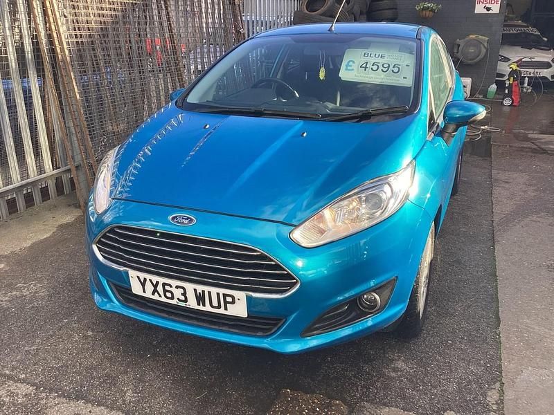 Used Ford Fiesta Zetec 2013 Blue Hatchback
